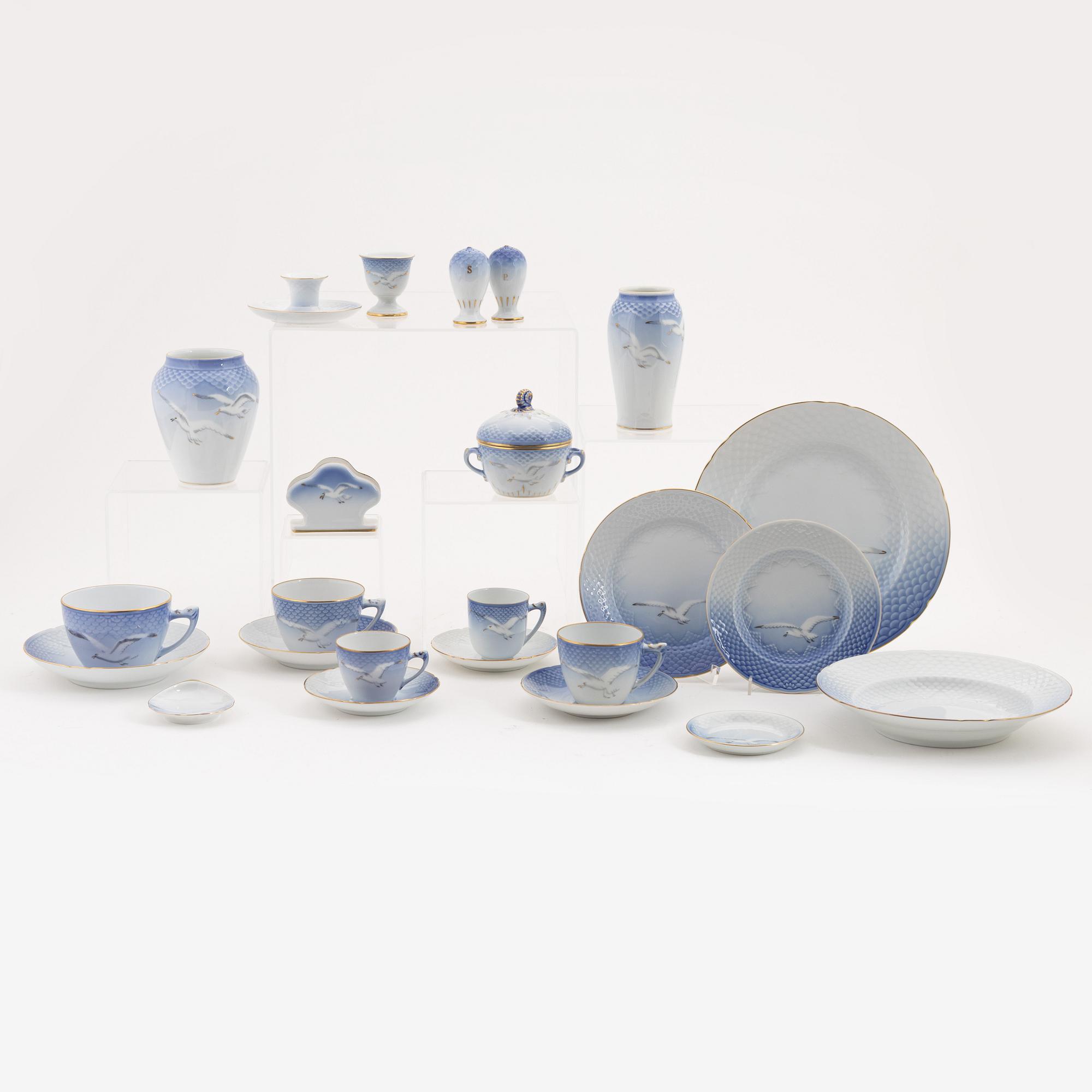 Royal Copenhagen/Bing & Grøndahl, mat- och kaffeservis, 196 delar, porslin "Måsen".