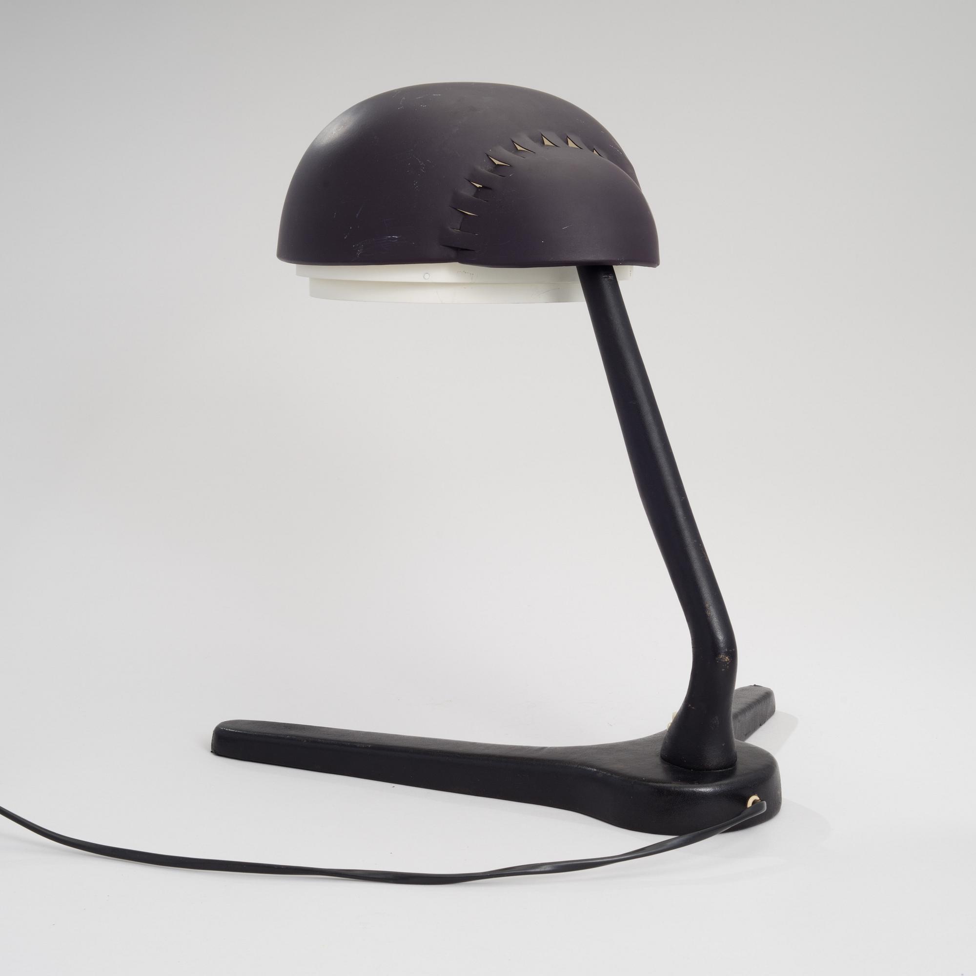 ALVAR AALTO, BORDSLAMPA A 704. Tillverkad av Valaistustyö Ky.