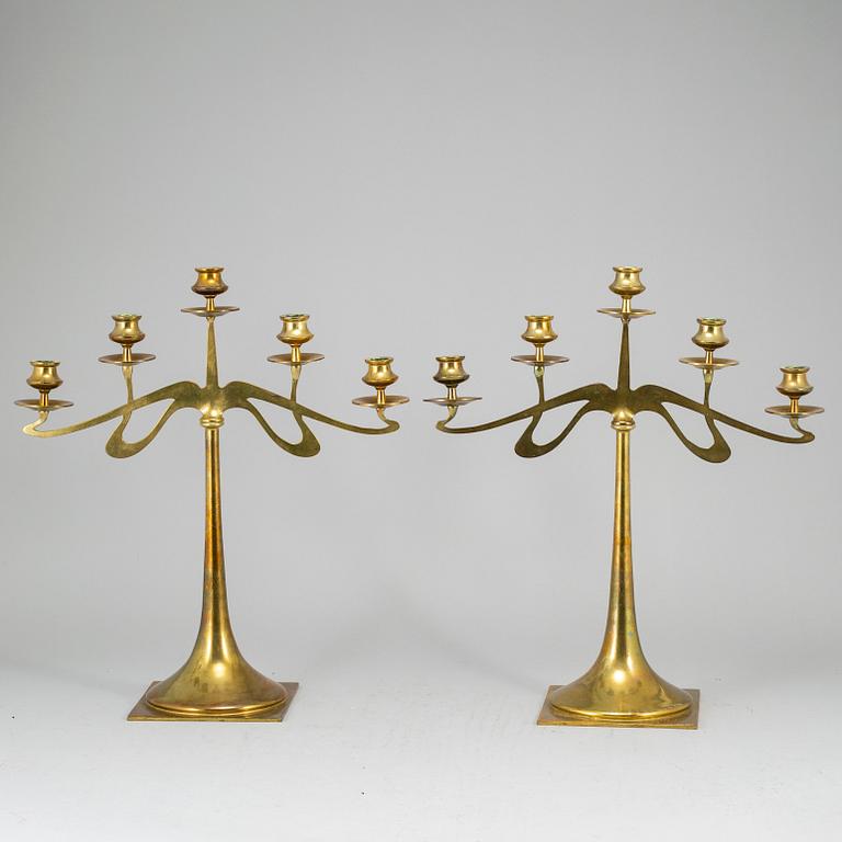 KANDELABRAR, ett par, jugend, mässing, Georg Wojidkow Malmö, 1900-talets början.