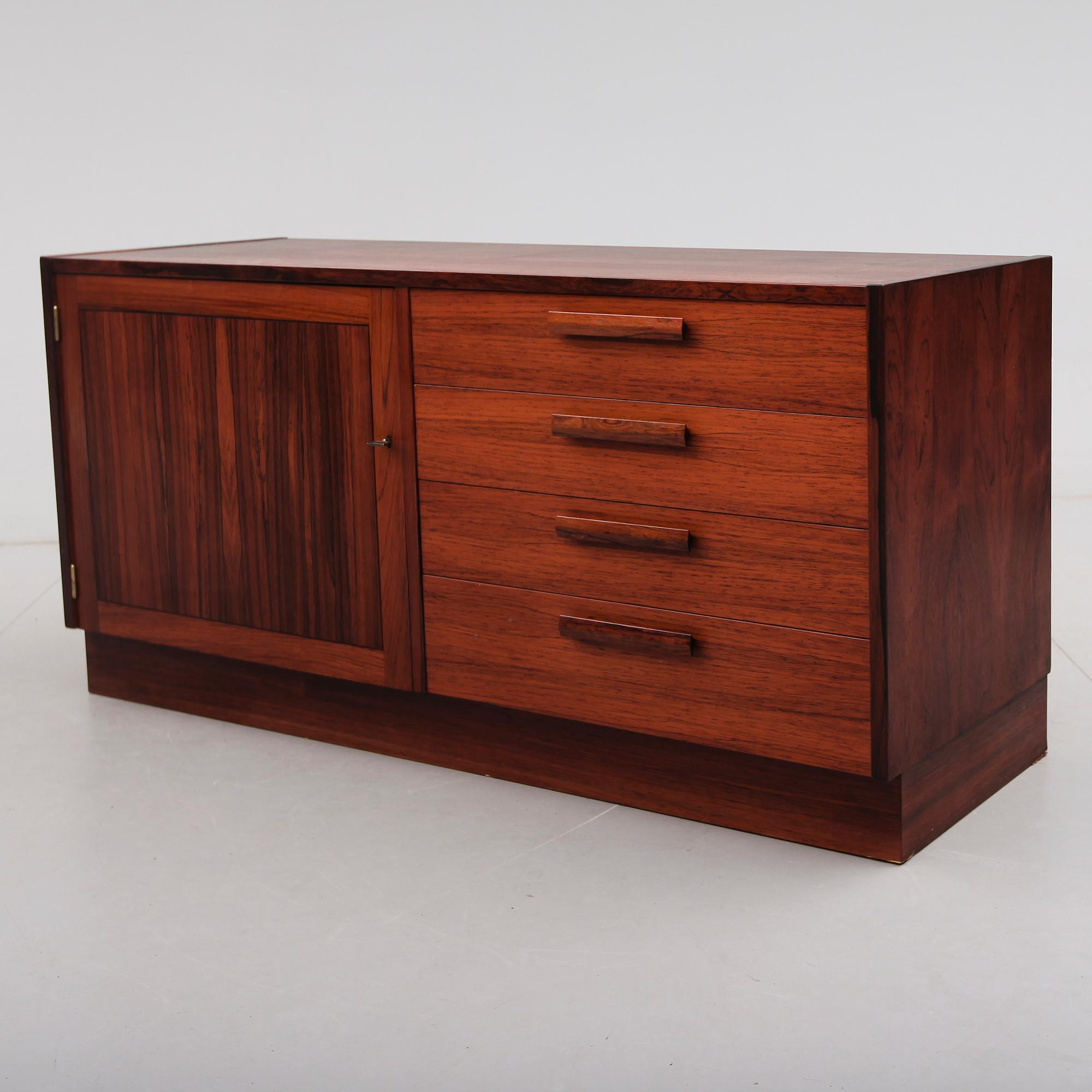 SIDEBOARD, Troeds, 1900-talets andra hälft.