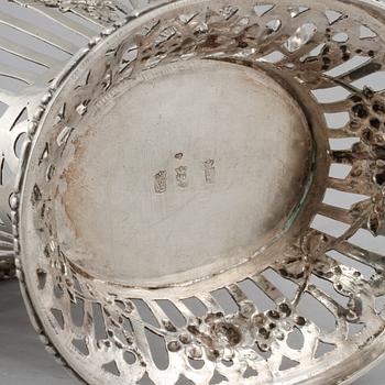 KORG, silver, omkring sekelskiftet 1900. Vikt 385 gram.