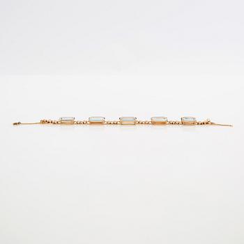 Bracelet 18K gold with step-cut aquamarines.