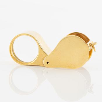 A loupe in 18K gold.