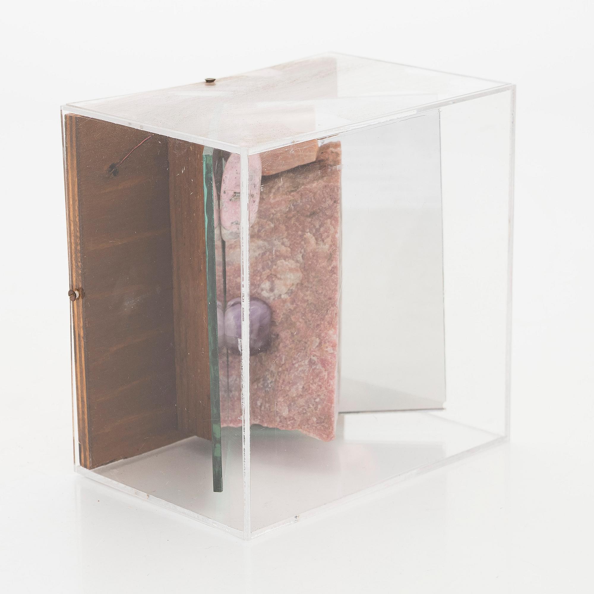 Francesca Mascitti-Lindh, Installation 'Camera Obscura'. Signed FML 2013.
