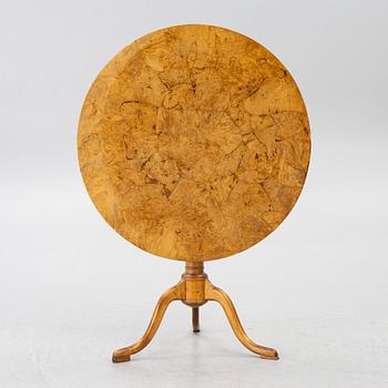 A drop leaf table, Mälardalen, first half of the 19th century.