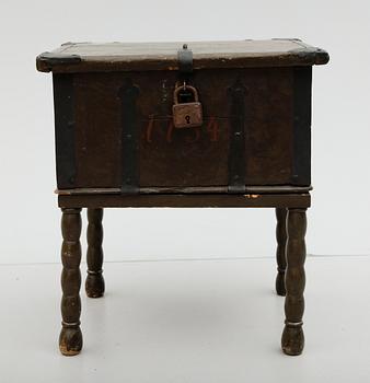 SKRIN, allmoge, märkt med årtal 1734.