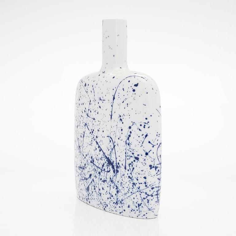 Inkeri Leivo, flaska, porslin, signerad Inkeri Leivo Arabia.