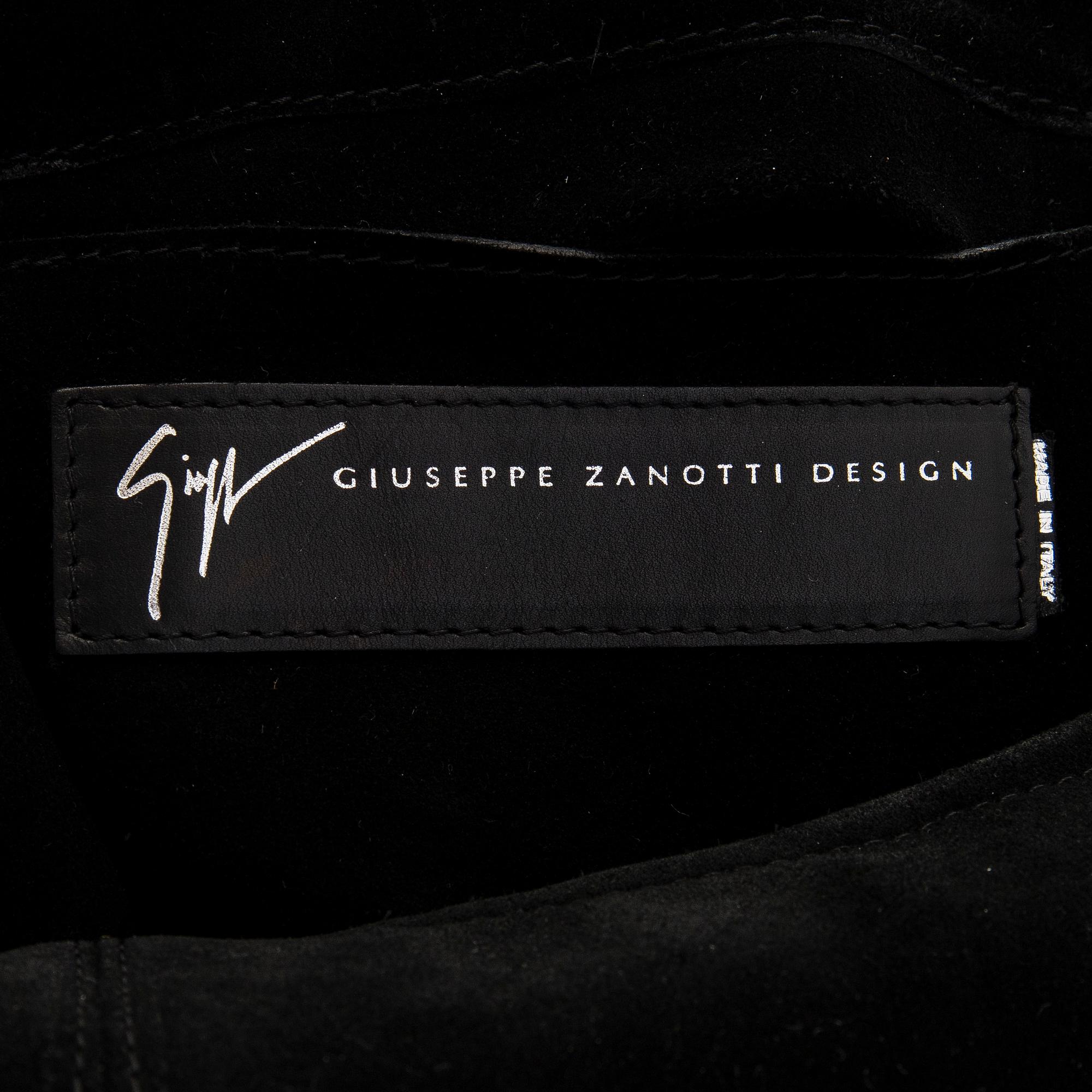 Giuseppe Zanotti, väska.