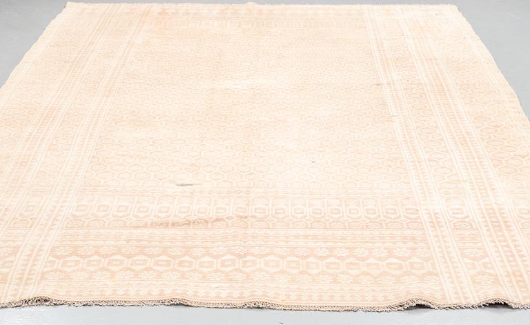 CARPET, ZILO. Flat weave. Cotton, 392 x 256 cm.