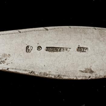 SKEDAR, 8 st. Silver. Bl.a. Magnus Lönberg, Borås. Delvis 1800-tal. Vikt totalt ca 380 gram.
