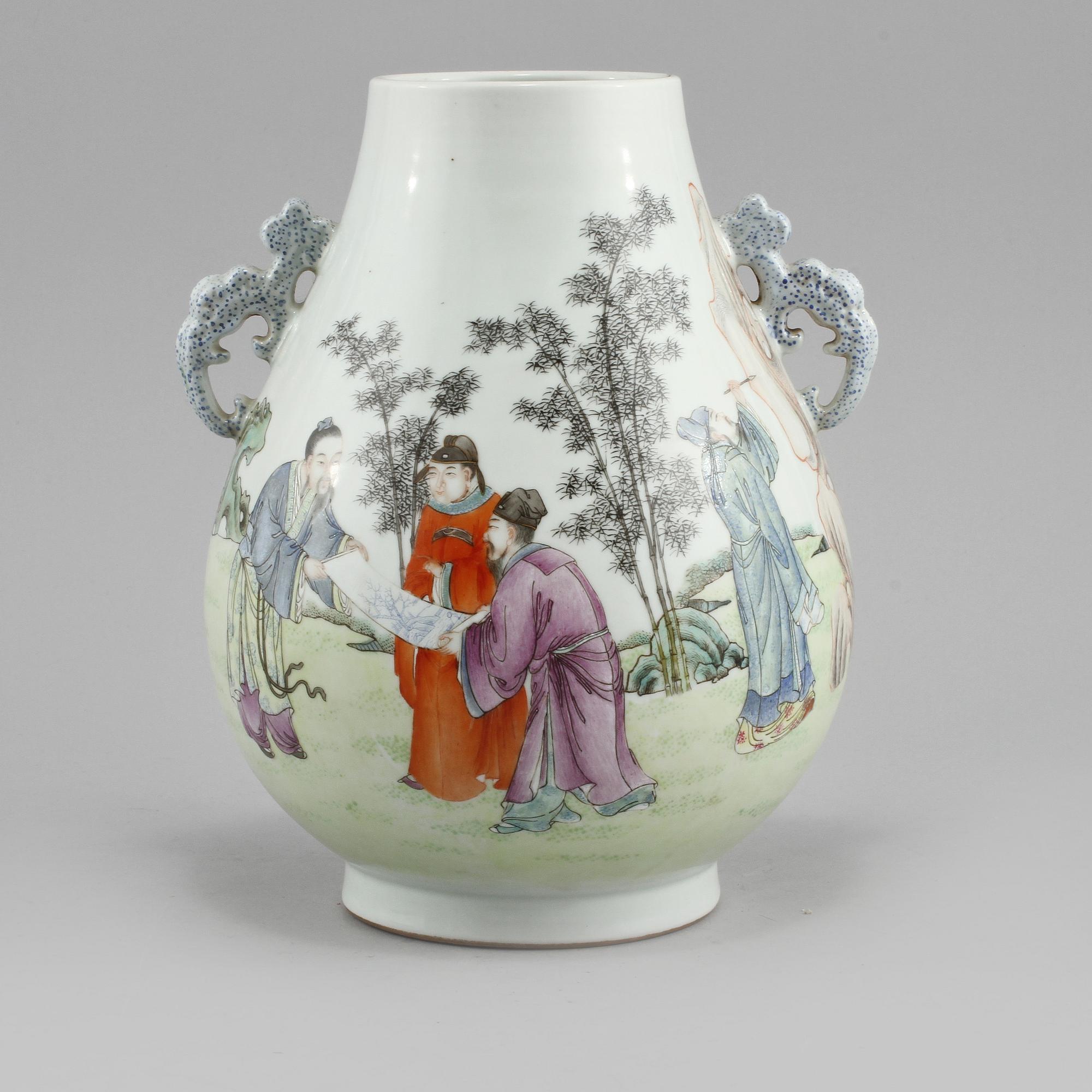 VAS, porslin, Kina. Modern tillverkning.