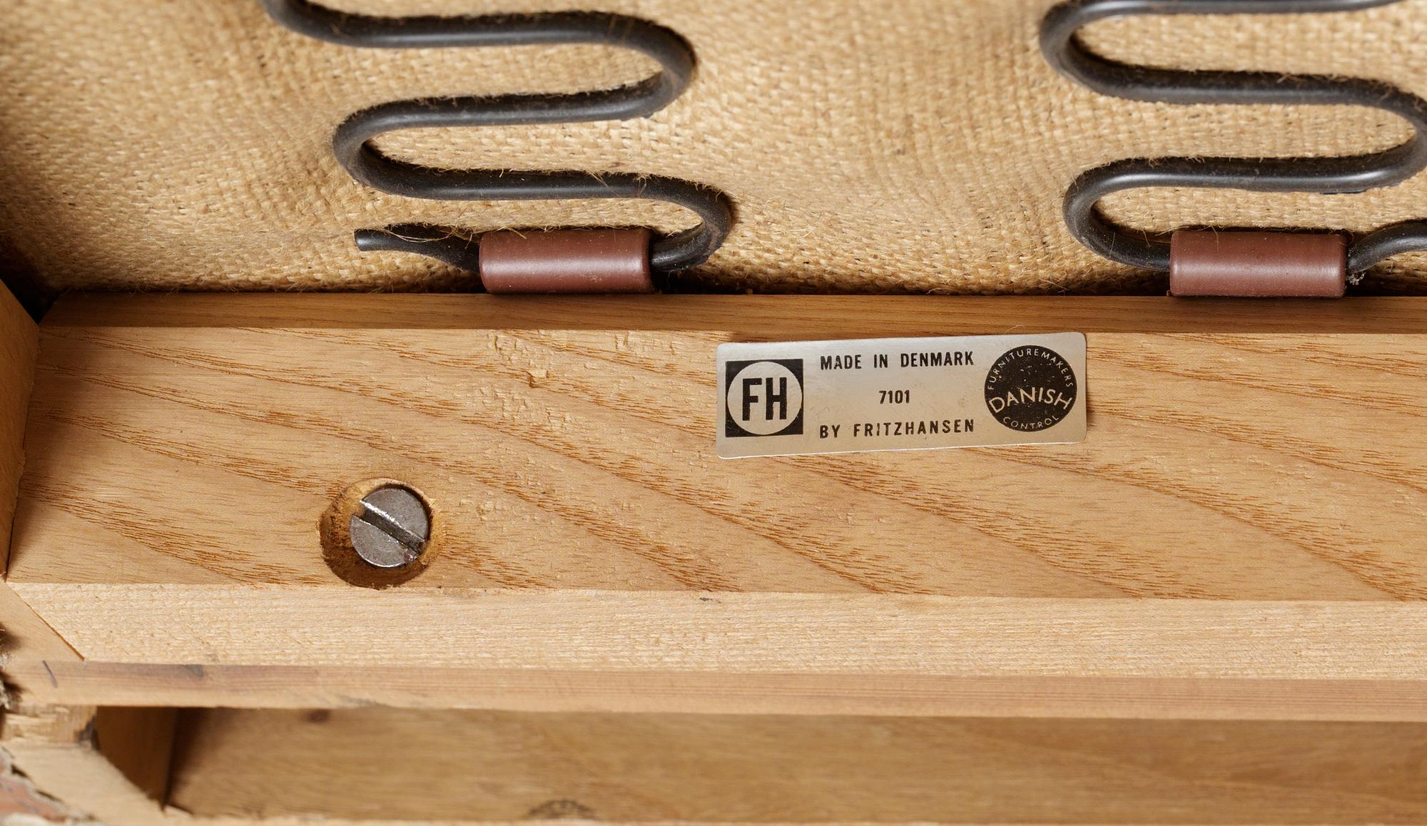 An Arne Jacobsen two-seated brown leather and chromed steel sofa by Fritz Hansen, Danmark.