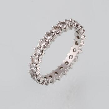 RING, 18K vitguld med briljantslipade diamanter ca 2.00 ct. Vikt 3,5 gram.