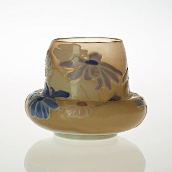 An Emile Gallé Art Nouveau carved cameo glass vase, Nancy, France, 1890's.