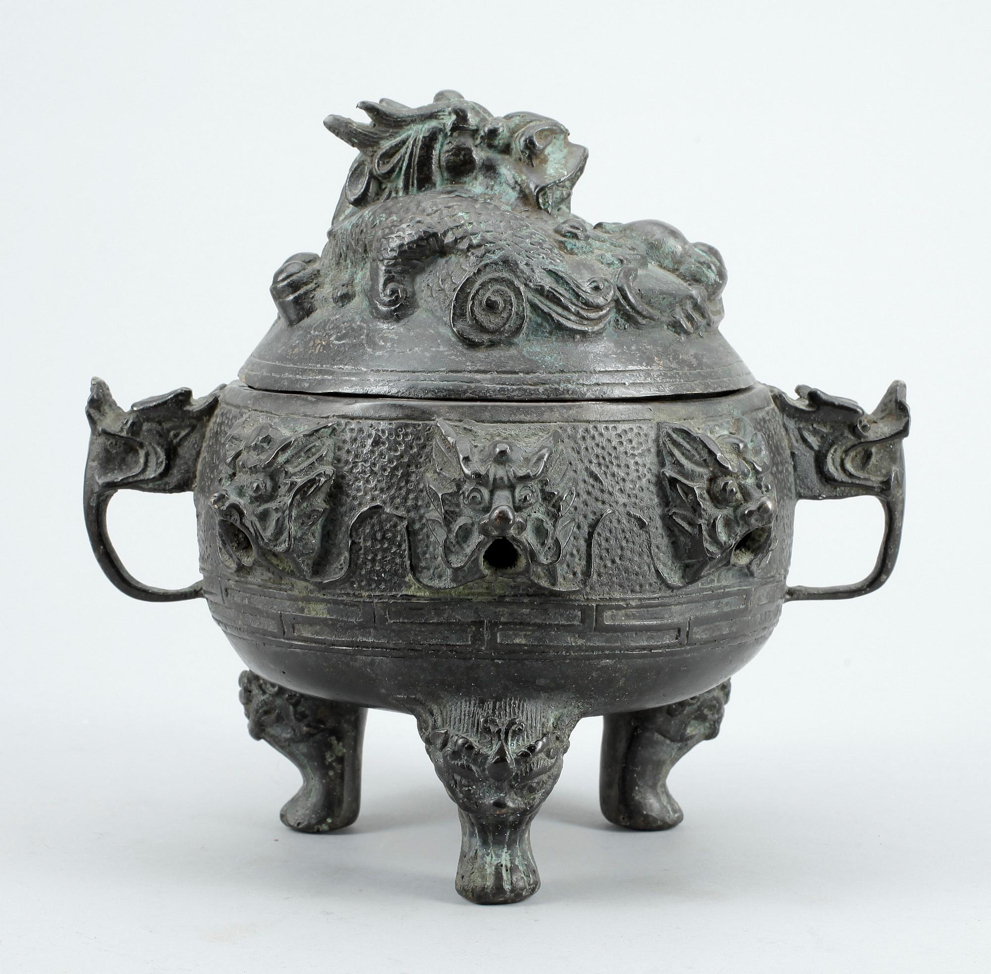 RÖKELSEKAR, brons, sen Qing (1800/1900-tal).