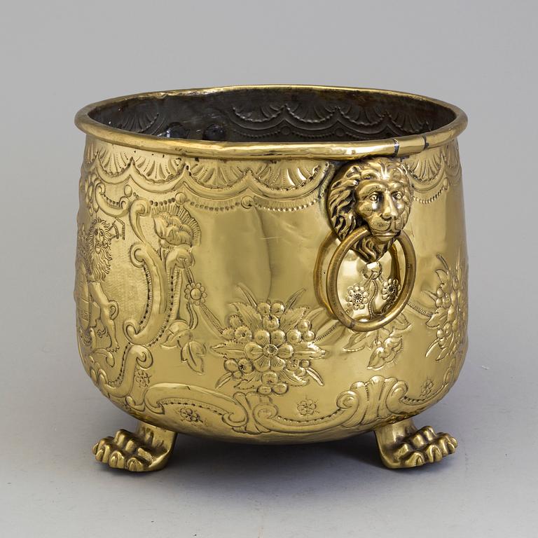 A BRASS FLOWER POT, 18th/19th century.