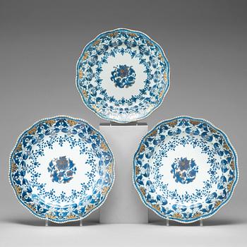 A set with tree blue and white serving dishes, Qing dynasty, early 18th Century.