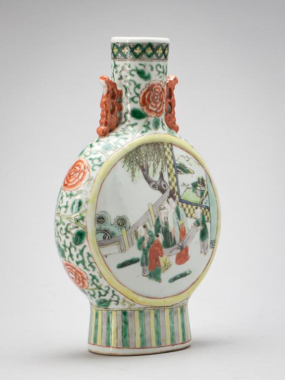 PILGRIMSFLASKA, porslin. Kina sen Qing.