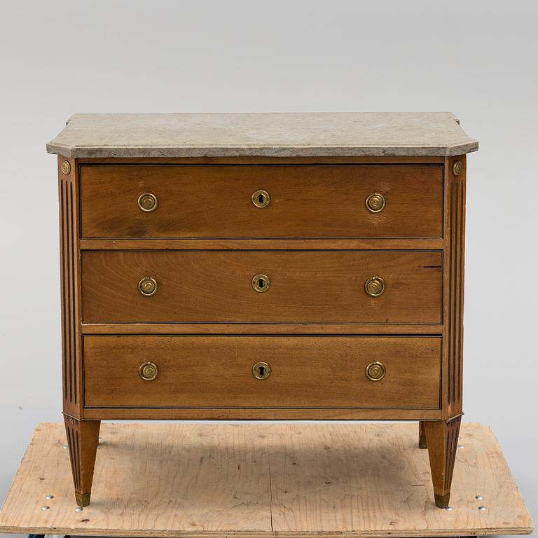 A late Gustavian style commode, late 19th century.