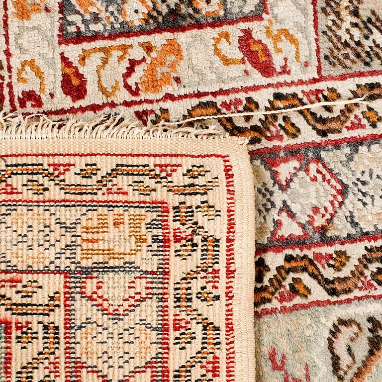 A semiantique/antique Ghiordes carpet ca 178x123 cm.