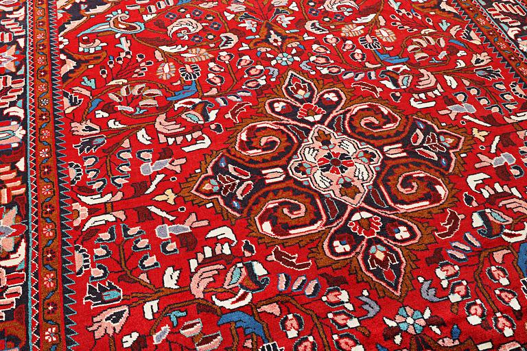 A Lilihan carpet, approximately 333 x 225 cm.