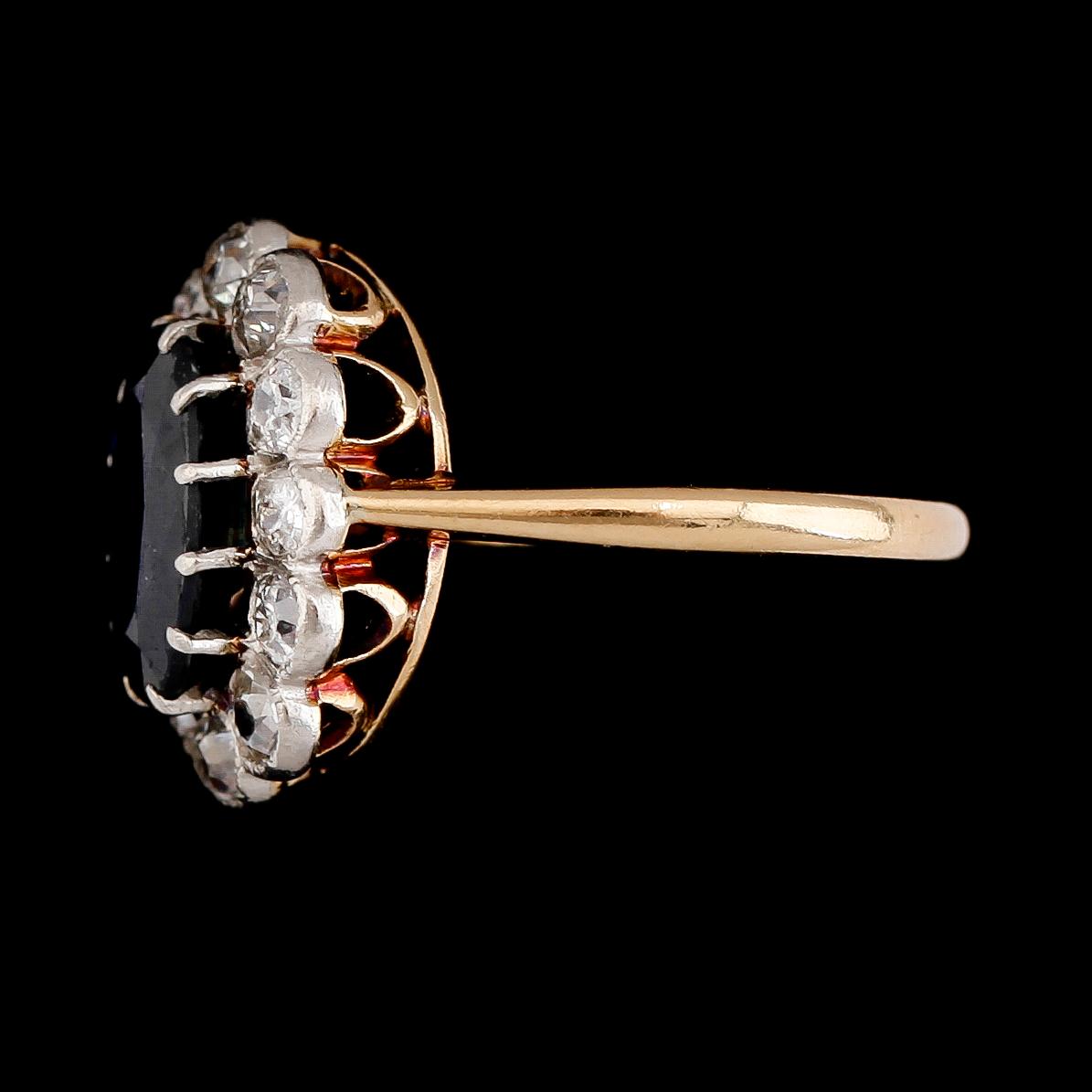 RING, 18K guld, safir, diamanter tot ca 1.00 ct, svenska stämplar 1923.