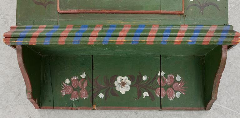 Hängskåp, allmoge, 1800-tal.