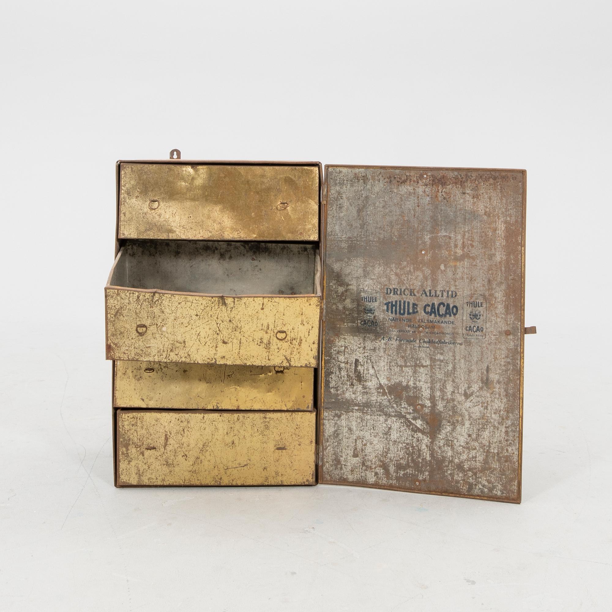 Plåtskåp "Thule" tidigt 1900-tal målad plåt.