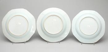 TALLRIKAR, 3 st, porslin, Qing dynastin, 1700-tal.