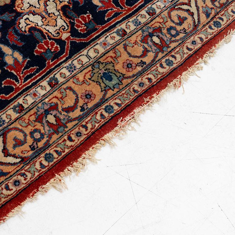 An antique central Persian carpet, c. 307 x 233 cm,