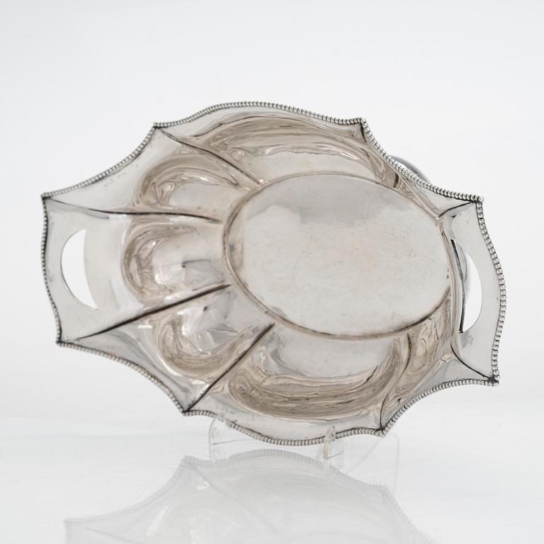 Hjalmar Fagerros, brödkorg, silver, Helsingfors 1911.