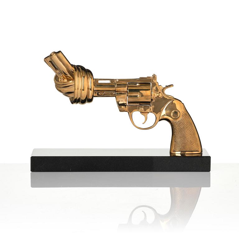 Carl Fredrik Reuterswärd, "Non Violence Knotted Gun".
