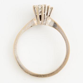 Ring, sibling ring, 18K white gold with two brilliant-cut diamonds.