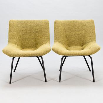CARL GUSTAF HIORT AF ORNÄS, a pair of 'Leaf' easychairs, manufacturer Puunveisto Oy - Träsnideri Ab, mid-20th century.
