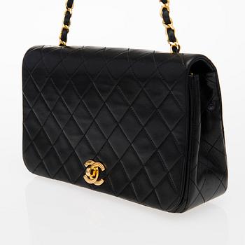 CHANEL, "Single Full Flap Bag", LAUKKU.