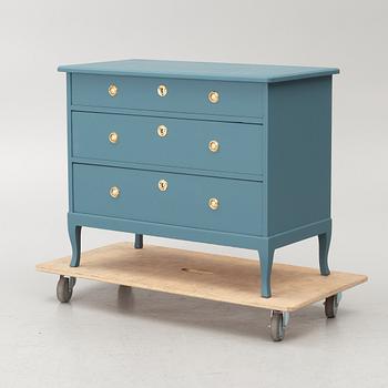 Chest of drawers, early 20th century.