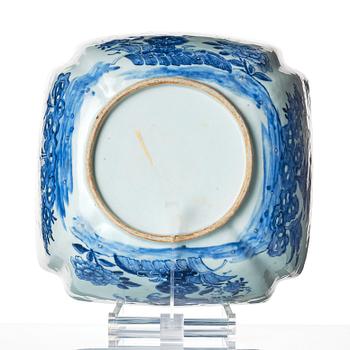 A blue and white bowl, Qing dynasty, Qianlong (1736-95).