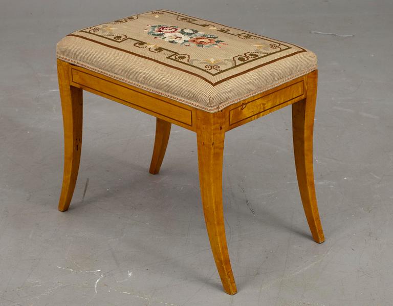 TABURETT, björk, senempire, 1800-talets mitt.