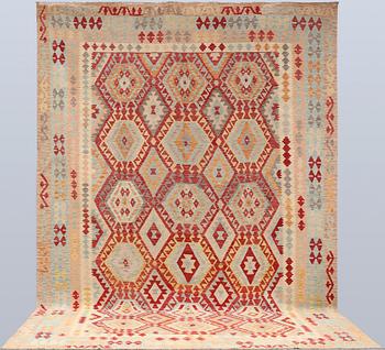 A Kilim carpet, approx. 489 x 308 cm.