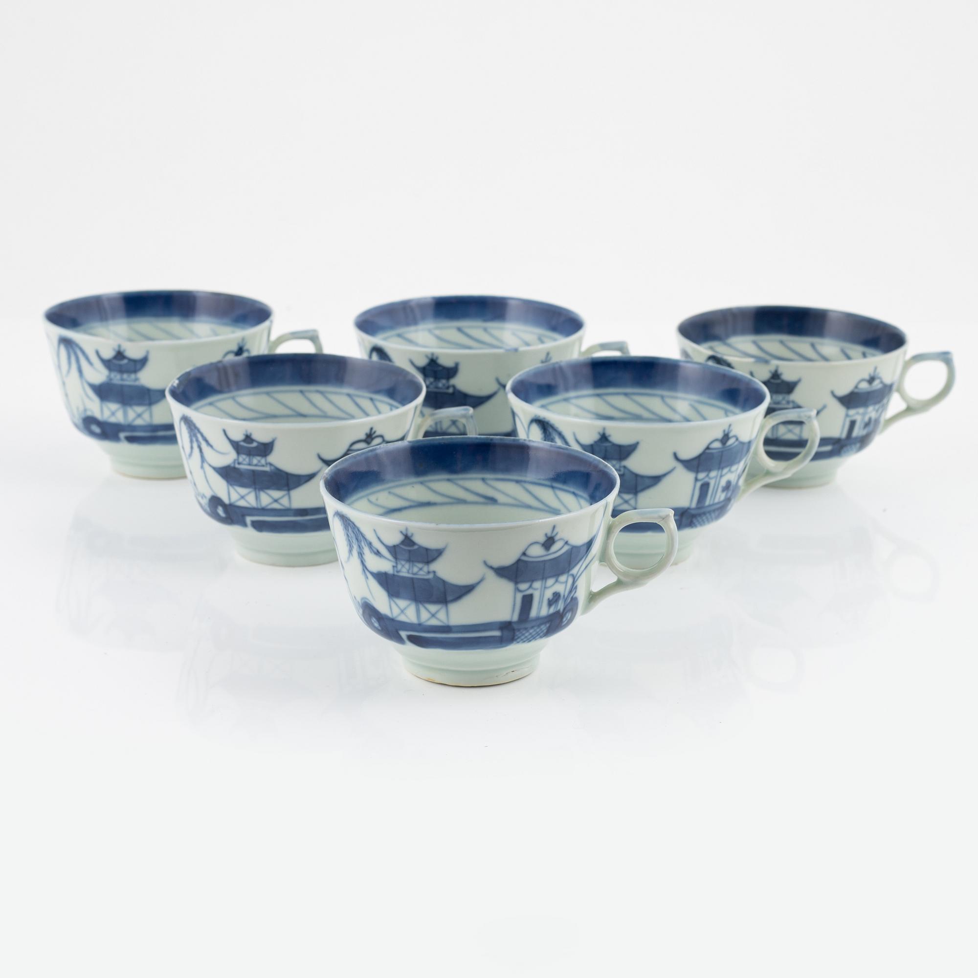 A set of six Chinese blue and white tea cups with saucers and nine plates, Qing dynasty, 19/20th century.