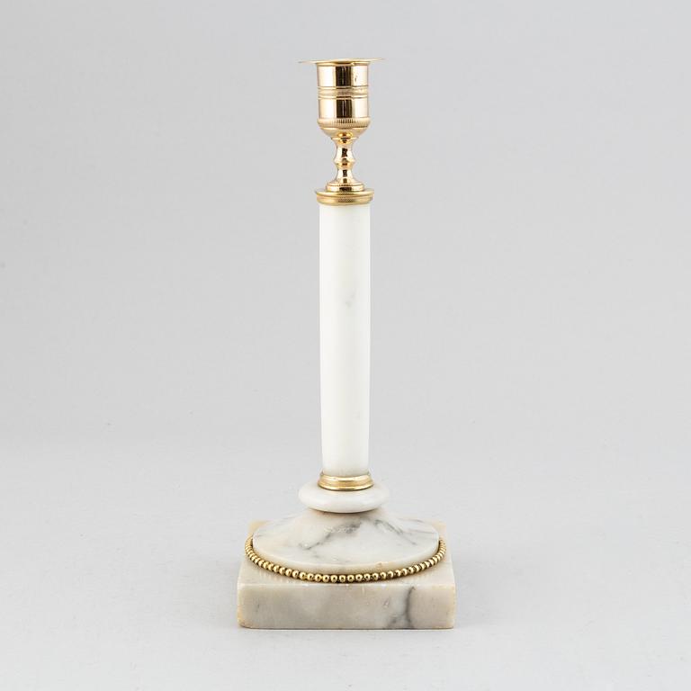 Kandelaber/ljusstake, sengustaviansk, mässing och marmor, omkring år 1800.