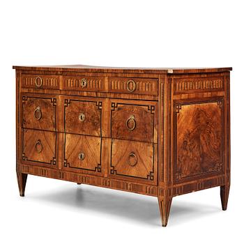 22. A Italien Louis XVI commode.