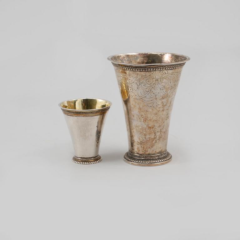 BÄGARE, 2 st, silver, Axel Johan Limnell, Växjö, 1760 samt 1768, vikt 130 gram.