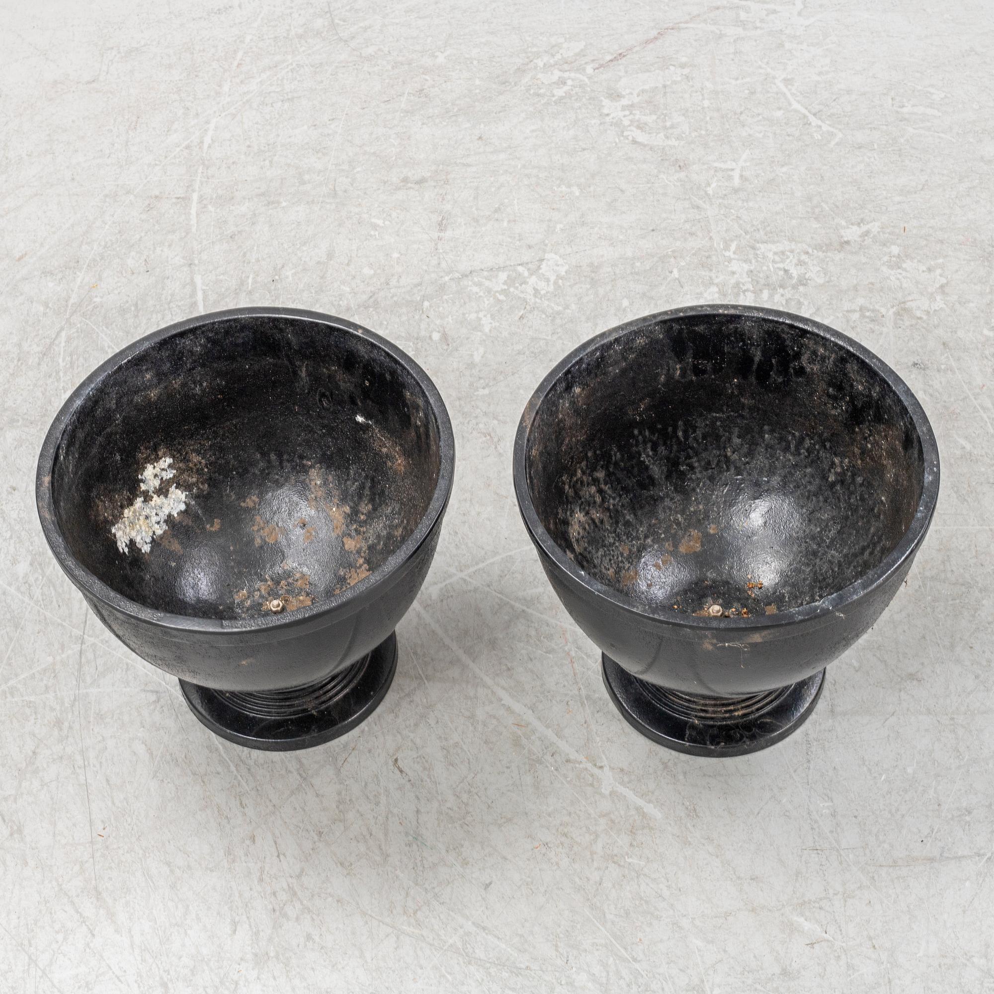 A pair of garden planters, 'No 1', Byarums Bruk, Sweden, 21st century.