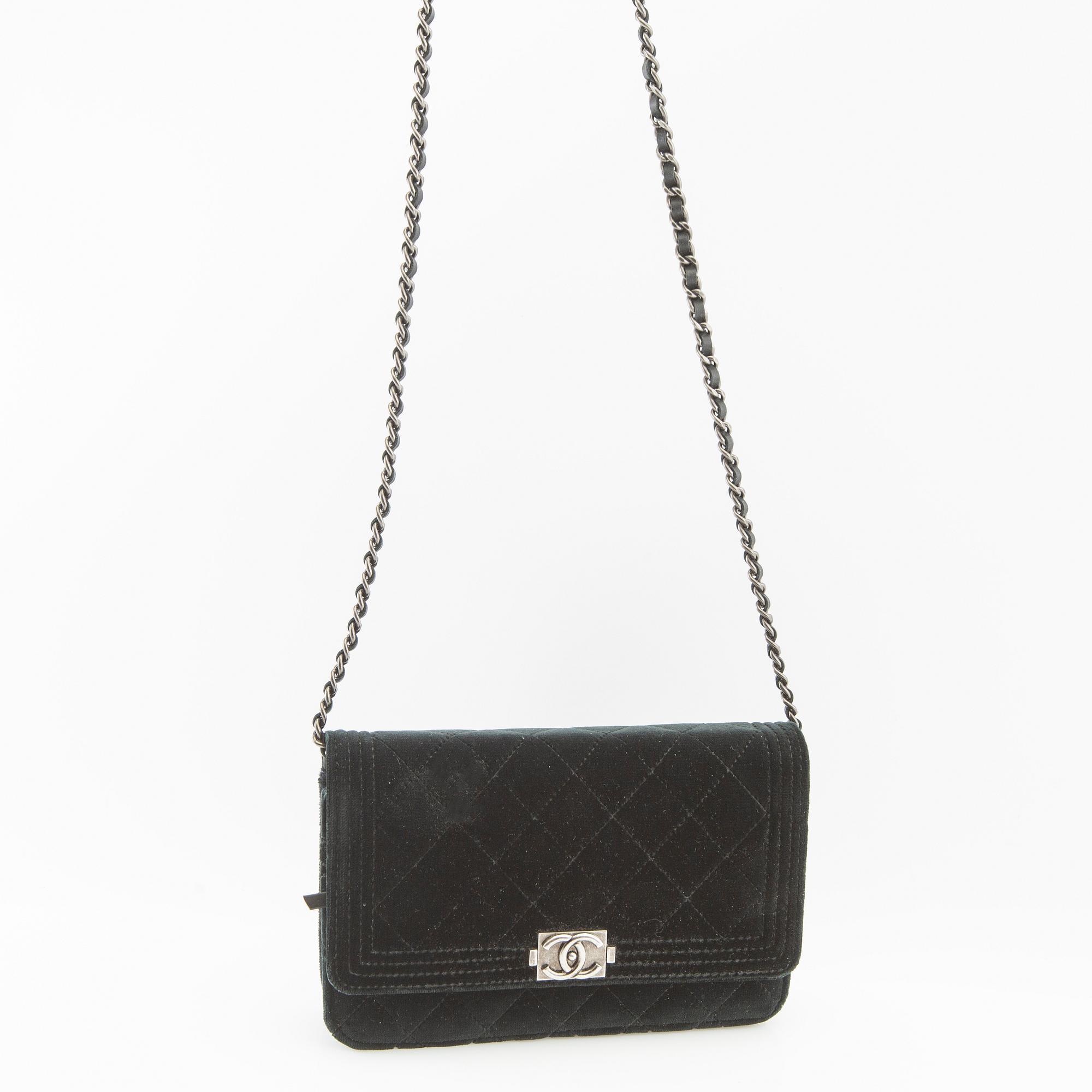 Chanel, väska "Boywallet on chain".