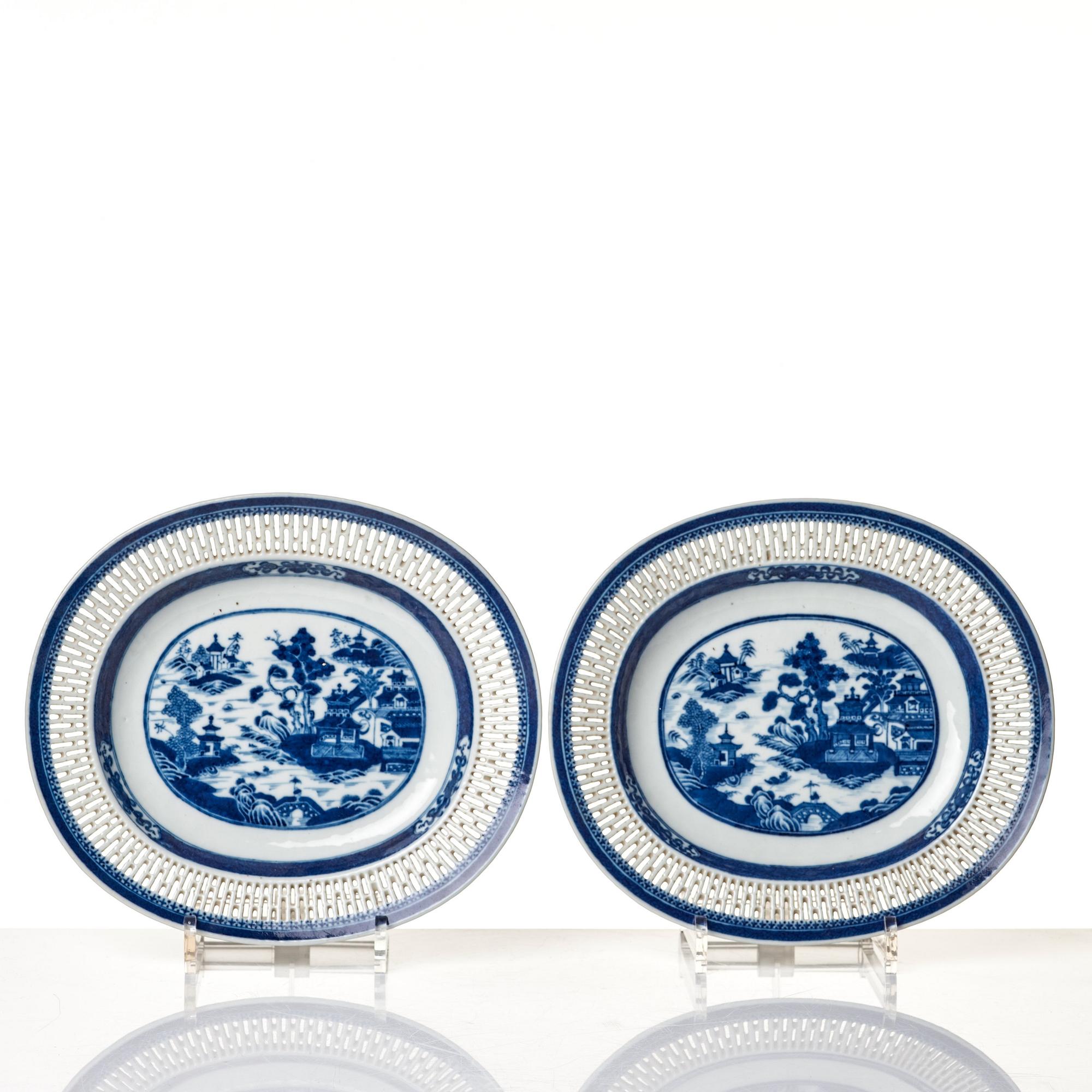 Gallerkorgar med fat, ett par, kompaniporslin. Qingdynastin, Jiaqing (1796-1820).