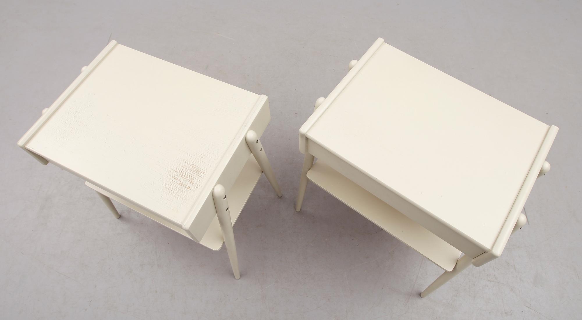 SÄNGBORD, 1 par, Carlströms & Co., 1900-talets andra hälft.