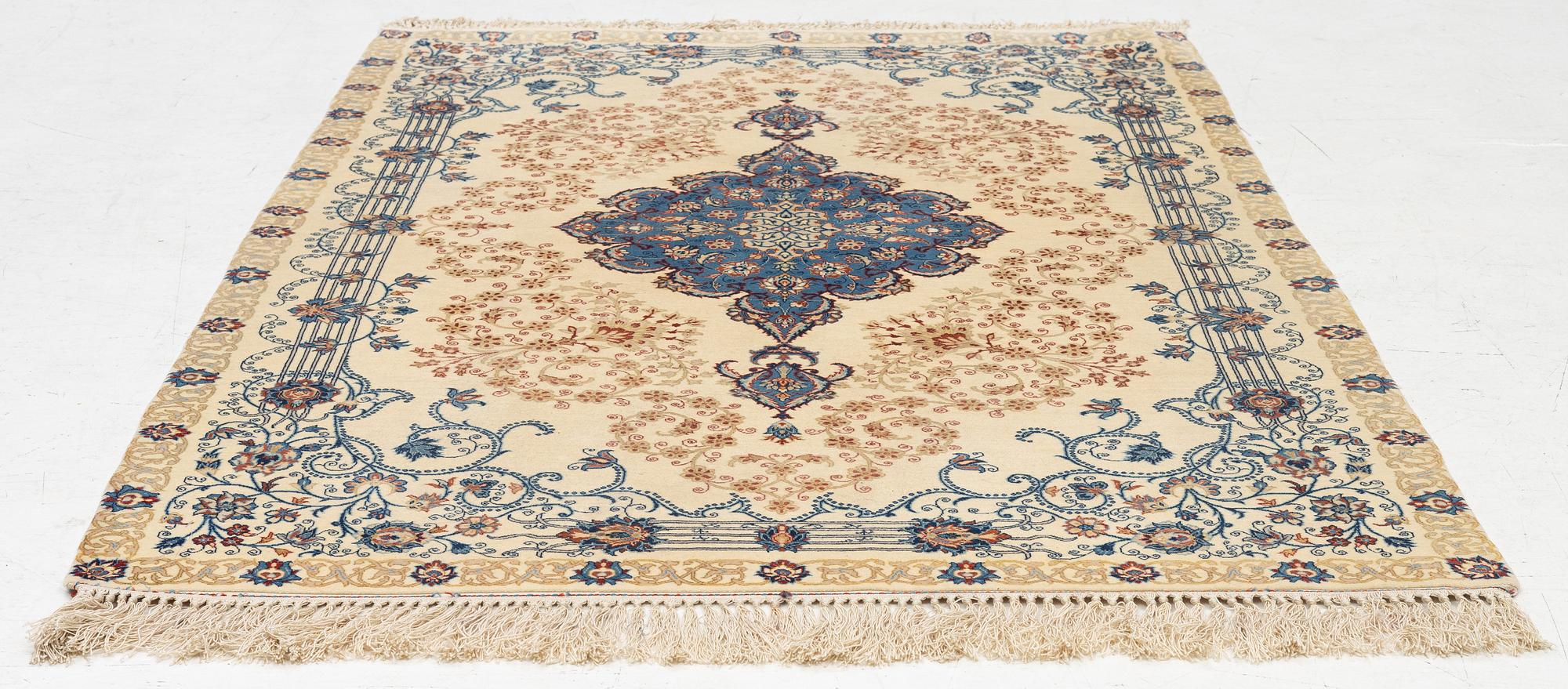 An Isfahan rug, c. 158 x 102 cm.