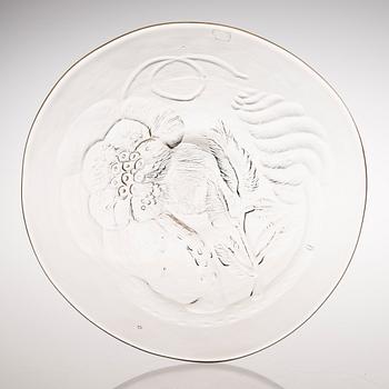 OIVA TOIKKA, A decorative plate signed Oiva Toikka Nuutajärvi Notsjö.