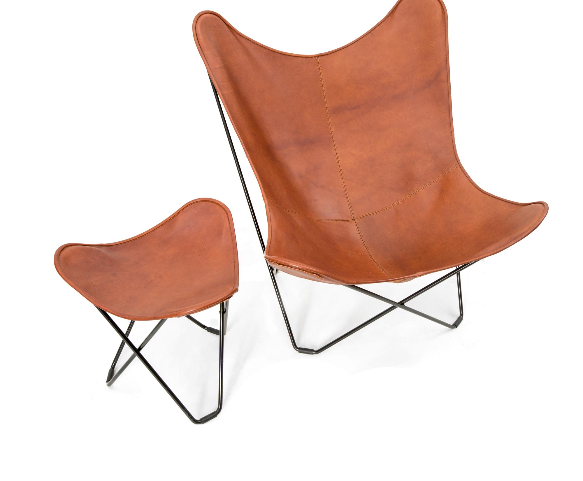 FÅTÖLJ med FOTPALL, sk "Fladdermusfåtölj", säljes till förmån för Barncancerfonden.